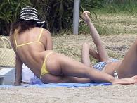 Irina Shayk założyła zbyt małe bikini